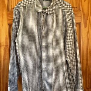 Vineyard Vines blue/pink plaid button front shirt.